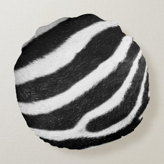白黒フェイクな毛皮のストライプなシマウマのプリント ラウンドクッション (裏面)