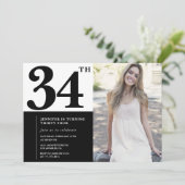 白黒フォト34番目の誕生日招待状 招待状 (スタンド正面)