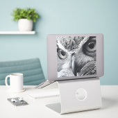 白黒フクロウ顔 シール (デスク上のノートパソコン)