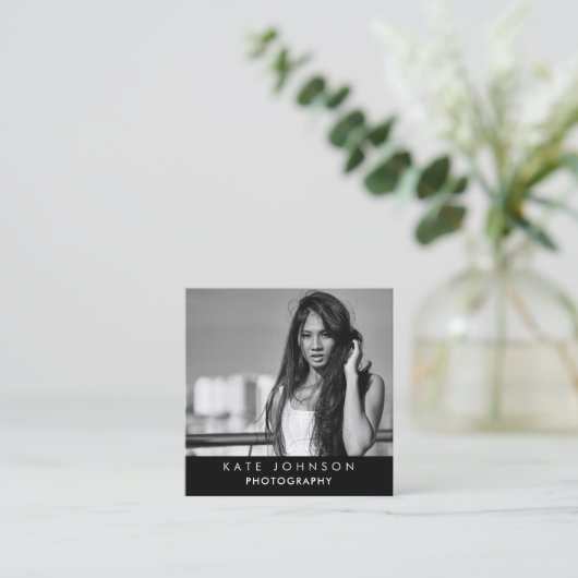 白黒フルフォトQRコードソーシャルメディア スクエア名刺 (スタンド正面)