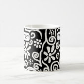 白黒フローラと渦巻きパーソナライズされた花 コーヒーマグカップ (中央)