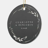 白黒フローラリースモノグラム名 セラミックオーナメント (左)