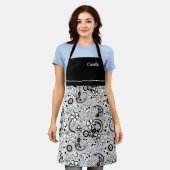 白黒フローラ エプロン (着用した状態)