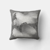 白黒ブドウの写真葉イニシャルグレー クッション (裏面)