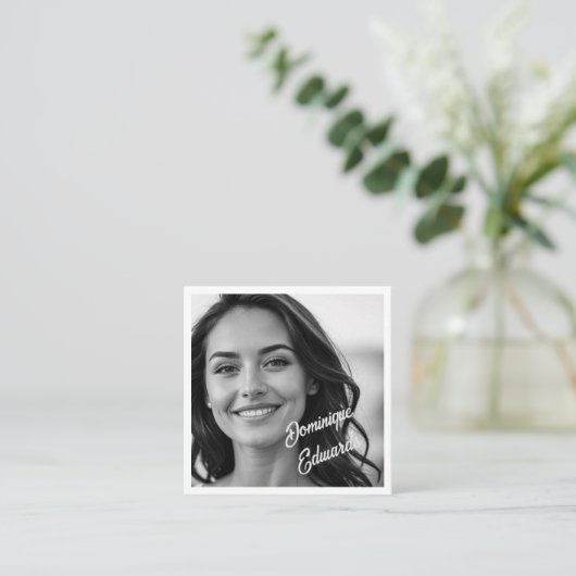 白黒プロフェッショナルフォトソーシャルメディア スクエア名刺 (スタンド正面)