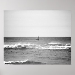 白黒ペリカン飛んでいる海16x20 ポスター