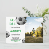 白黒ボールグリーン文字サッカー写真 招待状 (スタンド正面)