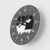 白黒ポメラニア犬パルティポム ラウンド壁時計 (傾斜)