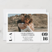 白黒ミニマルイニシャル1枚結婚写真 招待状 (正面)