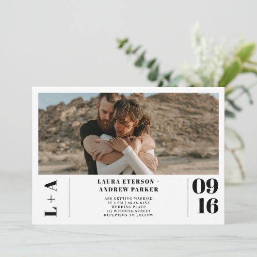 白黒ミニマルイニシャル1枚結婚写真 招待状 (スタンド正面)