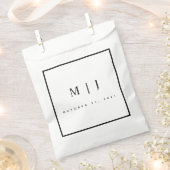 白黒ミニマル結婚リスト フェイバーバッグ (クリップ留めされた状態)