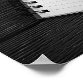 白黒メモ帳ペンと眼鏡16x20 ポスター (角)