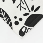 白黒モダンで幾何学的な庭の花柄 フリースブランケット (角)