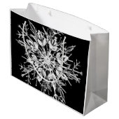 白黒モダンなクリスマスの雪片 ラージペーパーバッグ (裏面アングル)