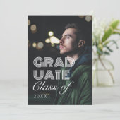 白黒モダンのスクリプト写真の卒業 招待状 (スタンド正面)