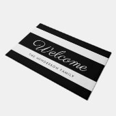 白黒モダンの歓迎ストライプ者 ドアマット (アングル)