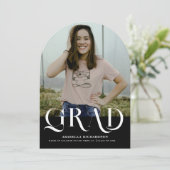 白黒モダンアーチフォト卒業パーティー 招待状 (スタンド正面)