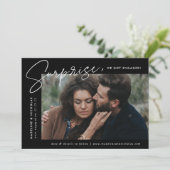 白黒モダンサプライズ写真婚約 案内状 (スタンド正面)