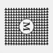 白黒モダンハート模様モノグラム フリースブランケット (正面(横))