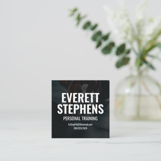 白黒モダンフィットネス訓練士 スクエア名刺 (スタンド正面)