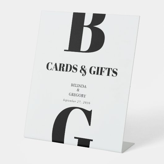白黒モダンモノグラムのウェディングカードとギフト 台座サイン (正面)