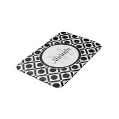 白黒モダン幾何学的モノグラムと名前 バスマット (アングル)