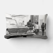 白黒モノクロオールドカーピープルシティ ランバークッション (正面)