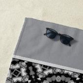 白黒モノクロマンダラバンダナ ビーチタオル (インサイチュ)