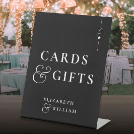 白黒モノグラムのカードとギフト 台座サイン