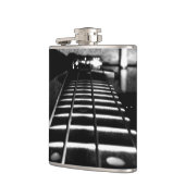 白黒モノグラムのベースギターのフラスコ フラスク (左)