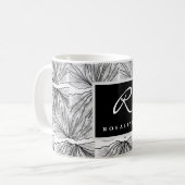 白黒モノグラムの植物瓦の模様 コーヒーマグカップ (正面左)