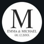 白黒モノグラムエレガント結婚式の引き出物 ラウンドシール<br><div class="desc">白黒のモダンデザインエレガントは白い背景に黒いプロフェッショナルのフォントスタイルでモノグラム、名前、日付を特集。</div>