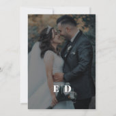 白黒モノグラムサイドウェーブフォト結婚ズ 招待状 (裏面)