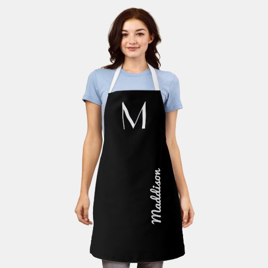 白黒モノグラム名パーソナライズされた エプロン (着用した状態)
