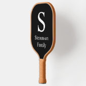 白黒モノグラム名ファミリーピパーソナライズされたック ピックルボールラケット (左)