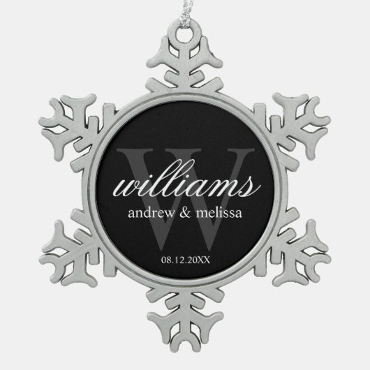 白黒モパーソナライズされたノグラム スノーフレークピューターオーナメント (正面)