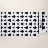 白黒モミのクリスマスツリーのパターンと名前 ビーチタオル (正面)