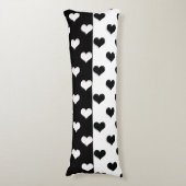 白黒ラブハートパターン ボディピロー (正面縦)