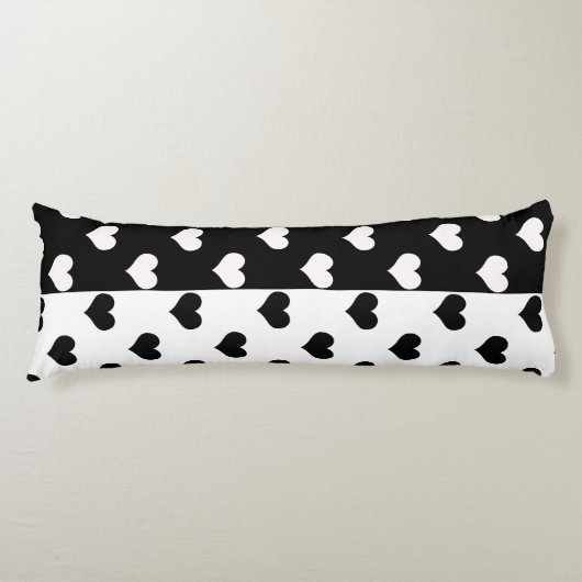 白黒ラブハートパターン ボディピロー (正面)