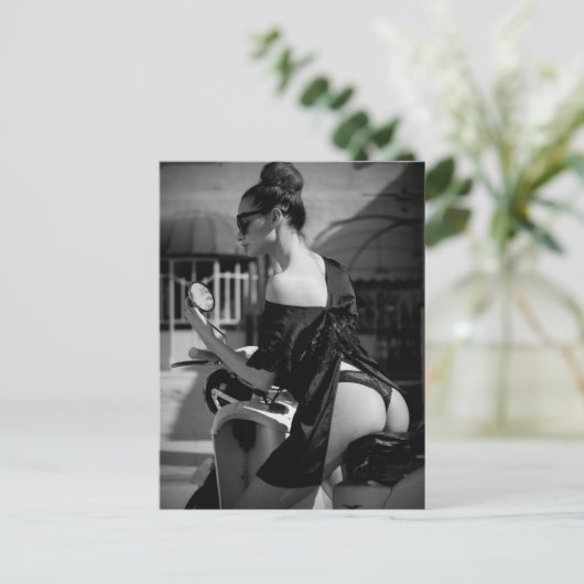 白黒ランジェリーモデルのアートポストカード ポストカード (スタンド正面)