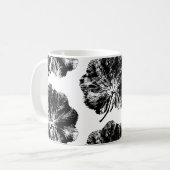 白黒レディーズマントルリーフプリント コーヒーマグカップ (正面左)