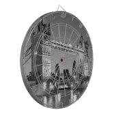 白黒ロンドンタワーブリッジ ダーツボード (正面左)
