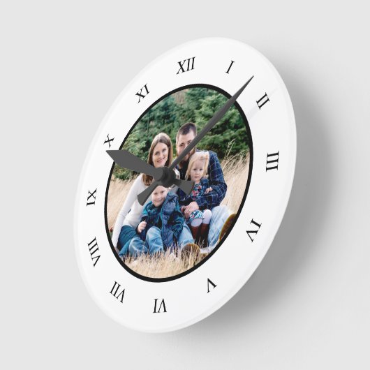 白黒ローマ数字カスタム写真 ラウンド壁時計 (傾斜)