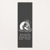 白黒一足歩行キングピジョンヨガポーズロゴ ヨガマット (正面)