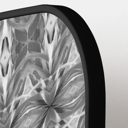 白黒万華鏡のように千変万化するパターン/絞り染め ピックルボールラケット (左詳細)