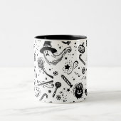 白黒不気味ハロウィーンのラインアート ツートーンマグカップ (中央)