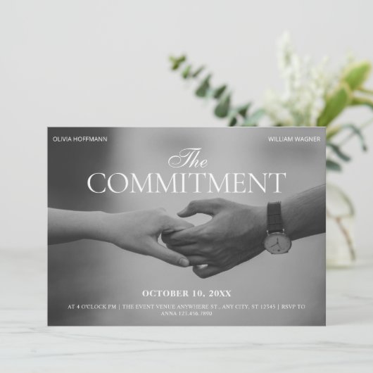 白黒写真で手を繋ぐ婚約 招待状 (スタンド正面)