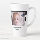 白黒写真と非常に幸運な祖父 カフェラテマグ (右)