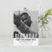 白黒写真の誕生日パーティーへの招待 招待状 (スタンド正面)