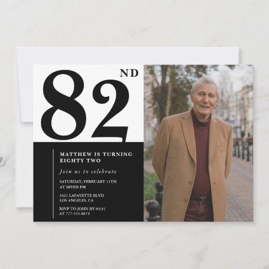 白黒写真を使用した82歳の誕生日招待状 招待状 (正面)